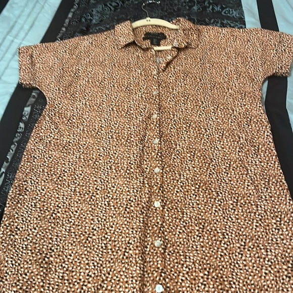 TAHARI Women’s Rust and White Patterned Linen Shirt, size small - Picture 3 of 9